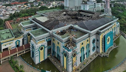 Masjid Terbakar, Pegawai Disingkirkan, Jakarta Islamic Centre di Persimpangan Jalan?